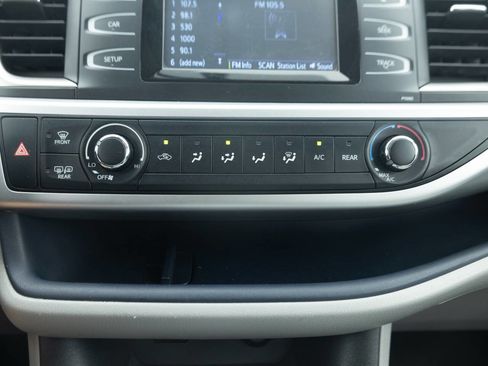 Used 2016 Toyota Highlander LE AWD/4WD image 35