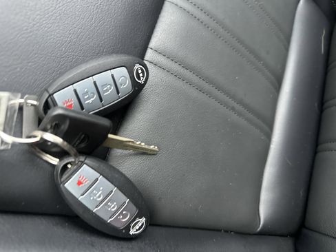 Used 2025 Nissan Frontier SL image 20