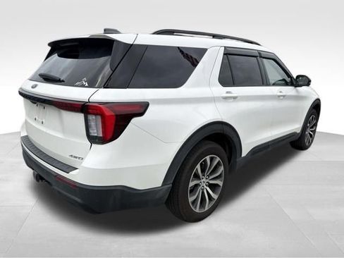Used 2025 Ford Explorer ST-Line AWD/4WD image 4