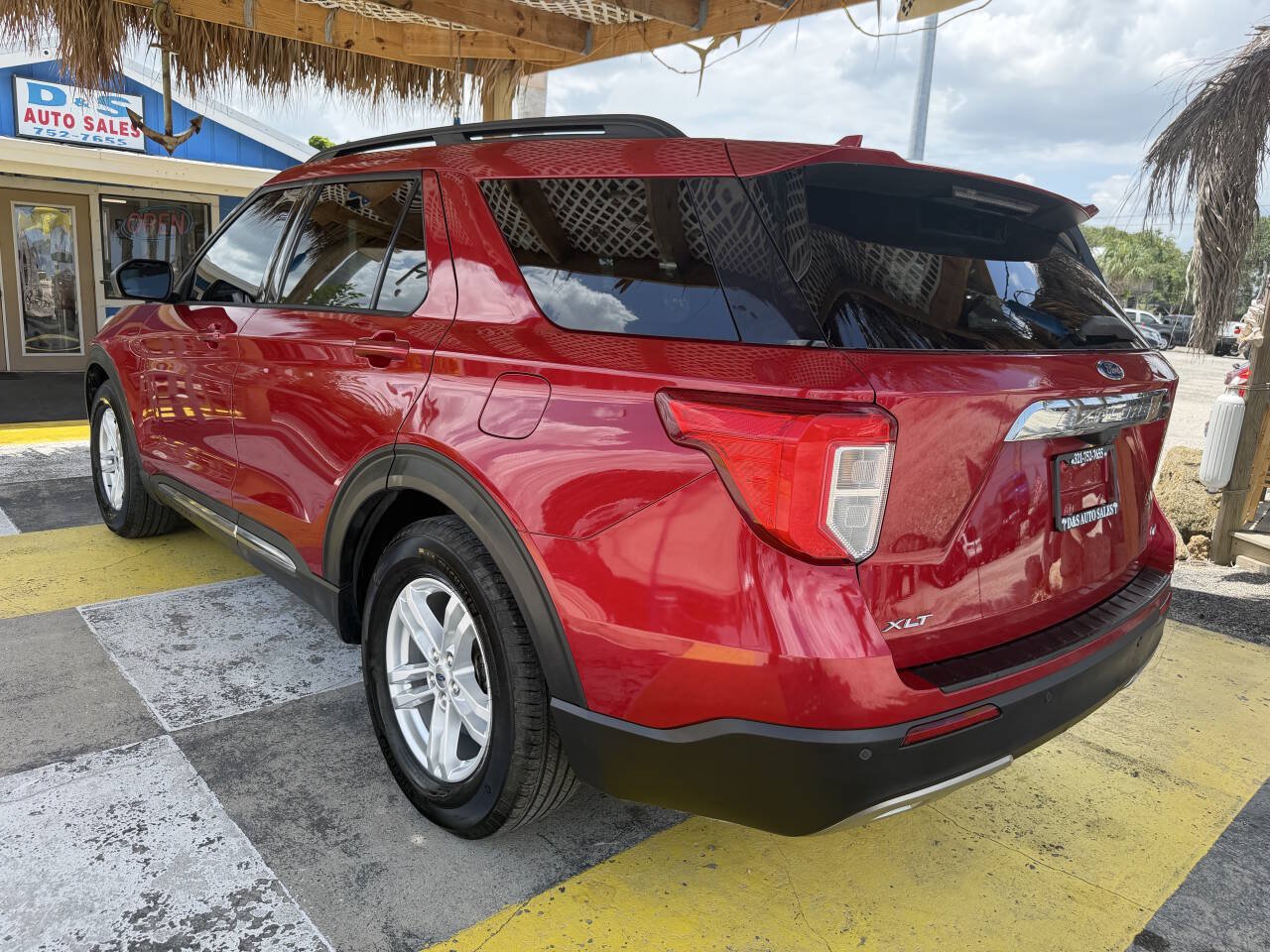 Used 2020 Ford Explorer XLT w/ Equipment Group 202A RWD image 7