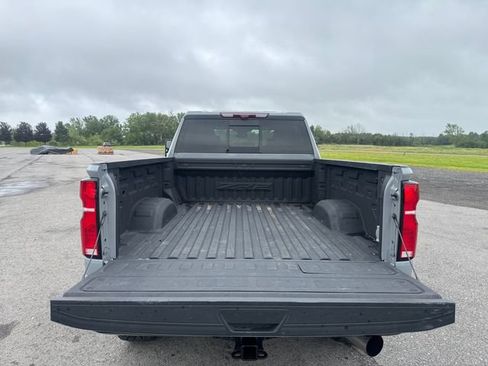 Used 2024 Chevrolet Silverado 2500 ZR2 w/ Technology Package AWD/4WD image 19