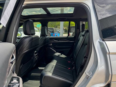Used 2023 Jeep Grand Cherokee Overland AWD/4WD image 20