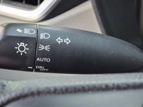 Used 2020 Toyota Corolla LE FWD image 19