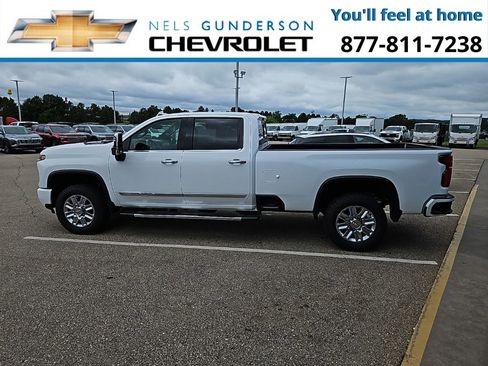 Used 2024 Chevrolet Silverado 3500 High Country w/ Z71 Off-Road Package image 4