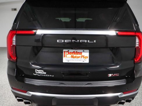 Used 2025 GMC Yukon Denali w/ Sun & Power Step Package image 8