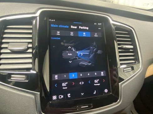 Used 2025 Volvo XC90 B5 Plus image 24