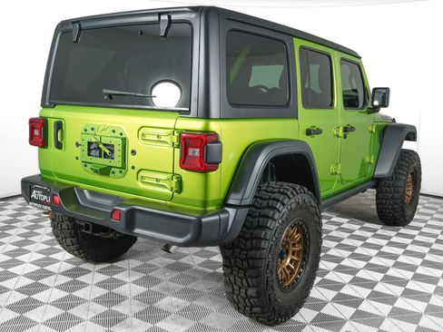 Used 2025 Jeep Wrangler Unlimited Rubicon w/ Convenience Group AWD/4WD image 4
