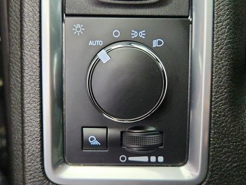 Used 2022 RAM 1500 Classic SLT w/ Electronics Group AWD/4WD image 18