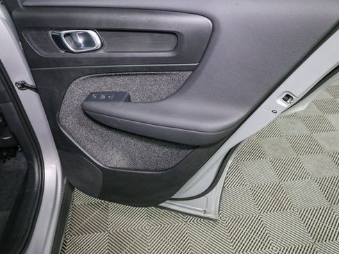 Used 2025 Volvo XC40 B5 Core image 20