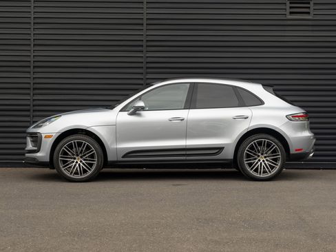 Certified 2026 Porsche Macan AWD/4WD image 2