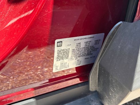 Used 2025 Chevrolet Trax LT FWD image 27