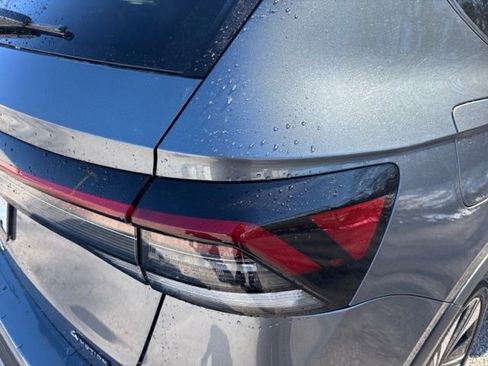 Certified 2025 Volkswagen Taos SE w/ Panoramic Sunroof Package image 8