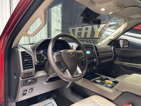 Used 2018 Ford Expedition XLT w/ Equipment Group 202A image 10