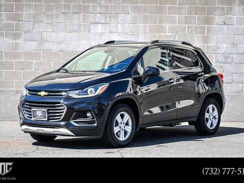 Used 2019 Chevrolet Trax LT w/ LT Convenience Package image 1