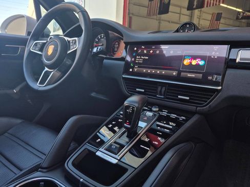 Used 2022 Porsche Cayenne Platinum Edition image 23