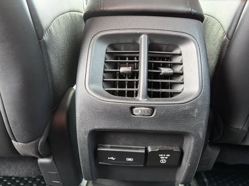 Used 2020 Jeep Cherokee Latitude Plus FWD image 30