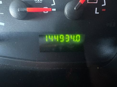 Used 2006 Ford E-150 and Econoline 150 Cargo image 10