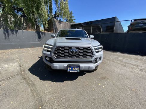 Used 2021 Toyota Tacoma TRD Sport w/ TRD Premium Sport Package AWD/4WD image 9