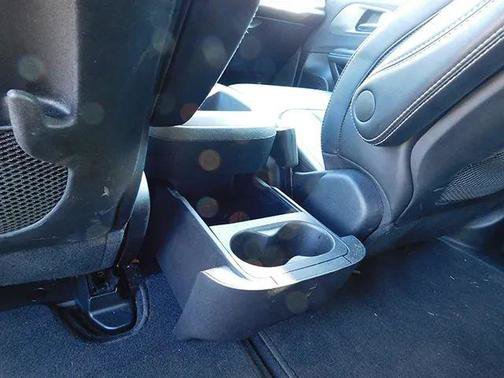 Used 2025 Chrysler Pacifica Select FWD image 11