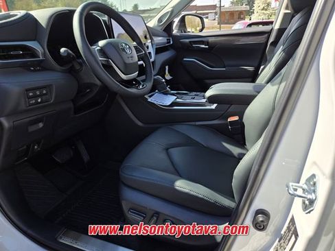 New 2026 Toyota Highlander Platinum AWD/4WD image 7