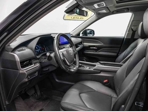 Used 2025 Toyota Grand Highlander FWD image 18