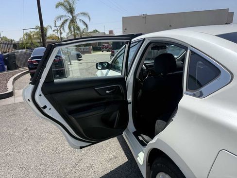 Used 2015 Nissan Altima 2.5 SV FWD image 12