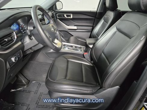 Used 2022 Ford Explorer XLT w/ Equipment Group 202A AWD/4WD image 12
