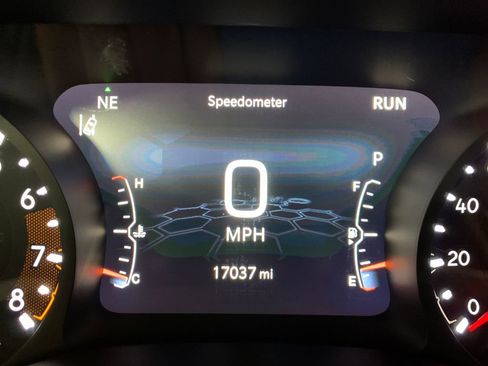 Used 2024 Jeep Compass Latitude image 29