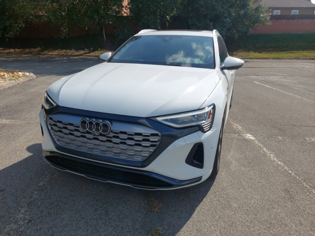 Used 2024 Audi Q8 e-tron Premium Plus w/ Premium Plus Package AWD/4WD image 3