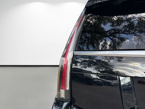 Used 2019 Cadillac Escalade Premium Luxury image 10