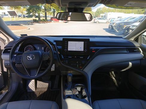 Used 2024 Toyota Camry SE image 16