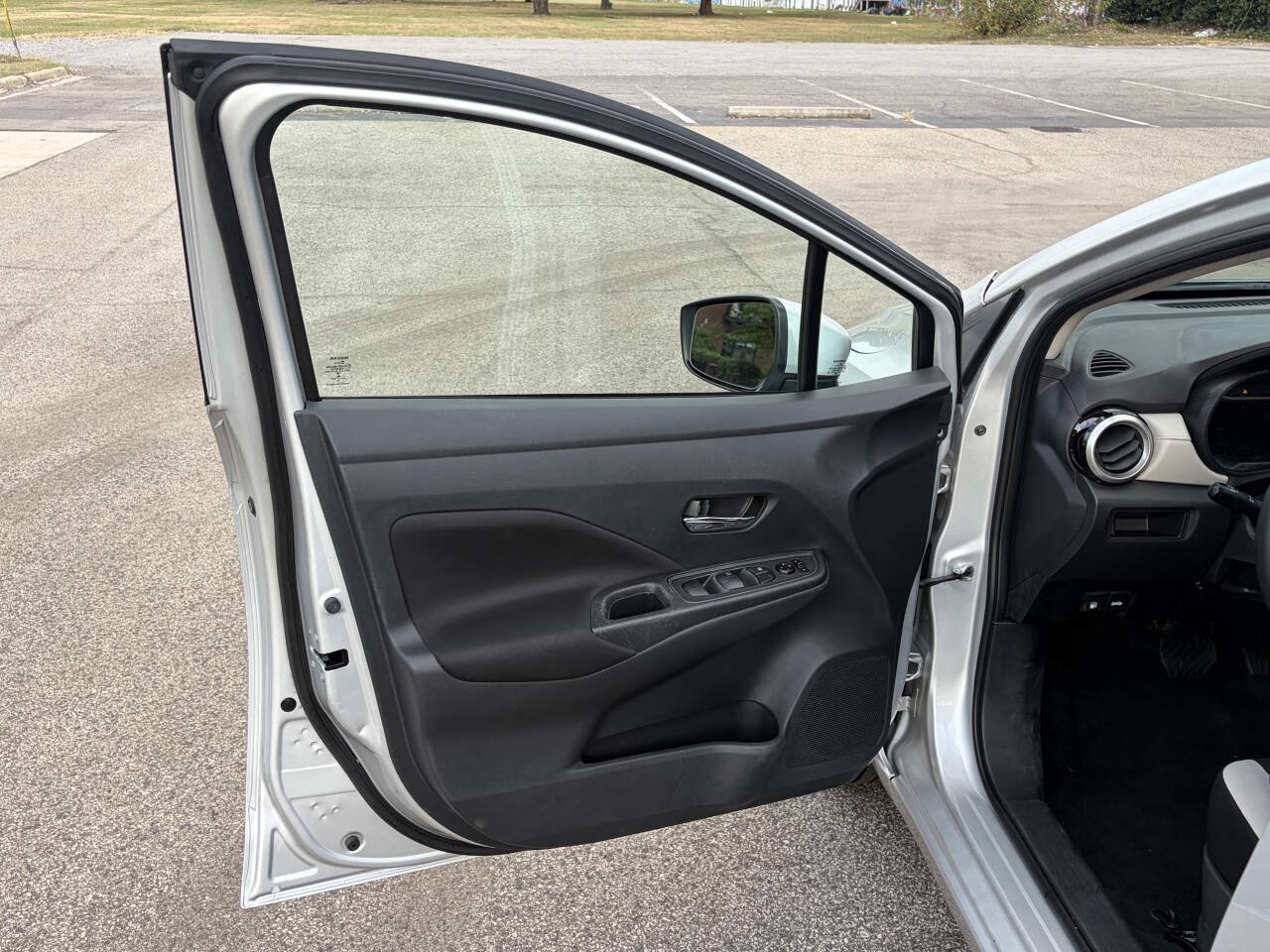 Used 2021 Nissan Versa SV FWD image 28