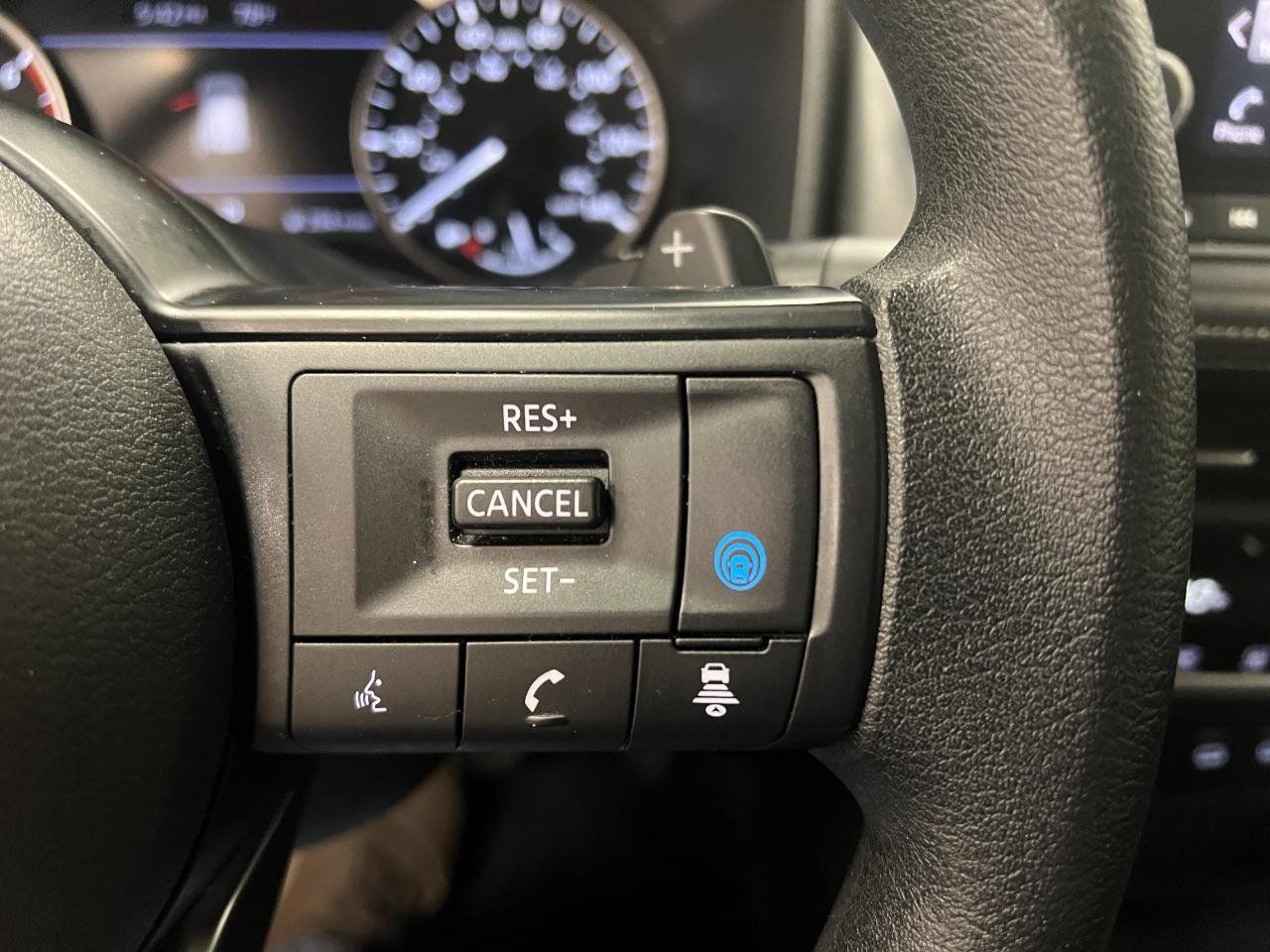Used 2024 Nissan Rogue SV FWD image 39