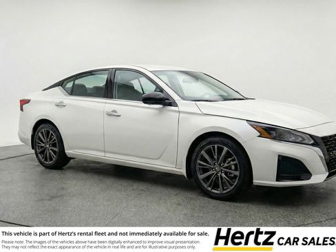 Used 2025 Nissan Altima 2.5 SV image 1