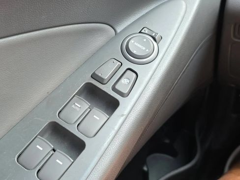 Used 2012 Hyundai Sonata Limited w/ Navigation Pkg FWD image 33