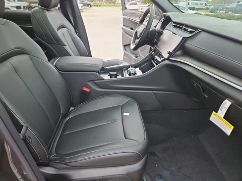 New 2026 Jeep Grand Cherokee L Limited AWD/4WD image 24
