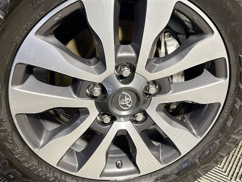 Used 2018 Toyota Tundra Limited image 14