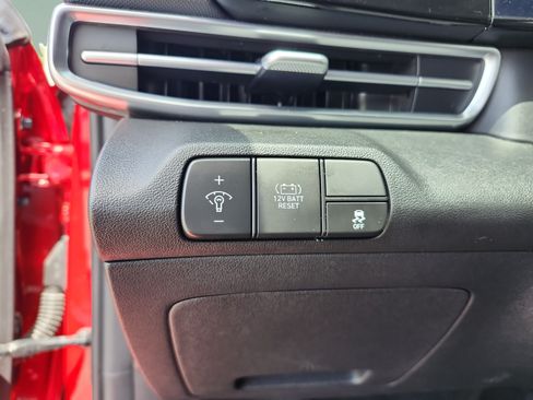 Certified 2024 Hyundai Elantra Blue FWD image 13