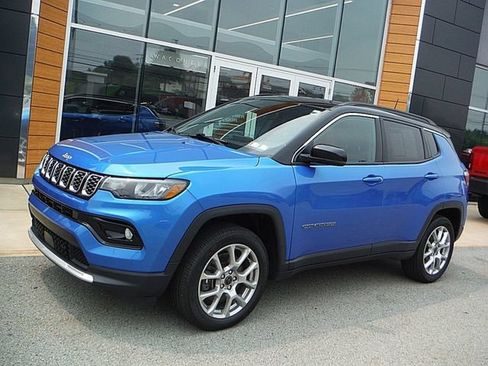 Used 2025 Jeep Compass Limited AWD/4WD image 1