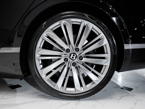 Used 2024 Bentley Flying Spur W12 image 16