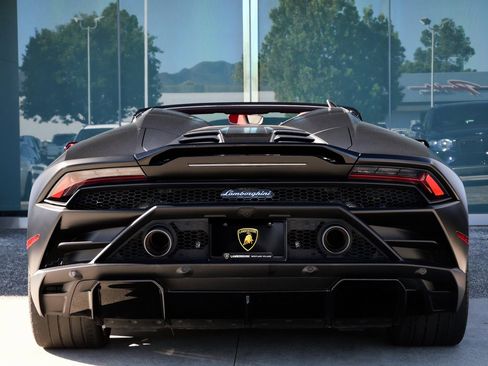 Used 2023 Lamborghini Huracan EVO image 4