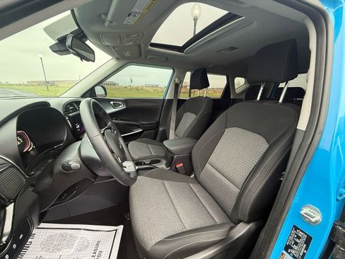 Used 2023 Kia Soul EX image 8
