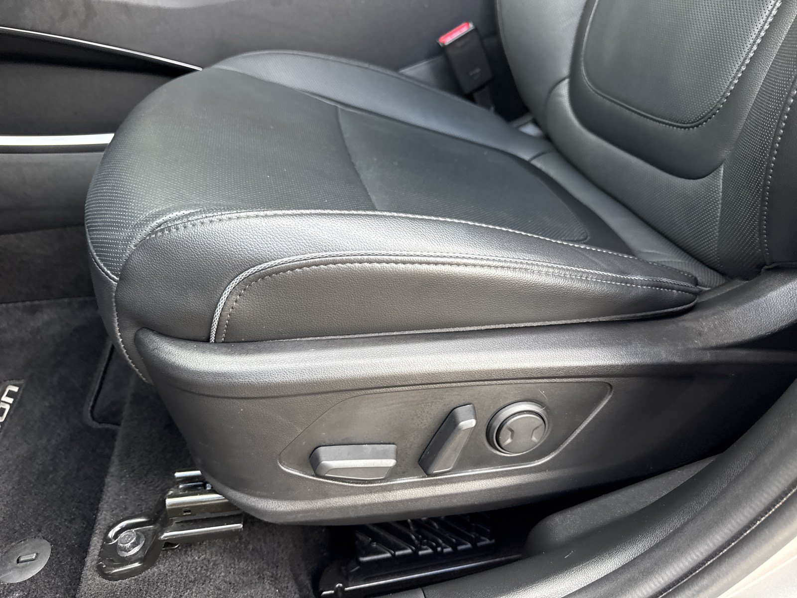 Certified 2024 Hyundai Tucson Limited FWD image 12