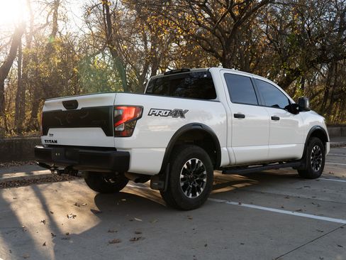 Used 2023 Nissan Titan PRO-4X w/ Pro-4x Convenience Package image 9