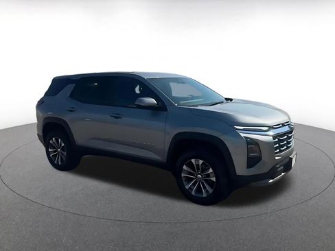 Used 2025 Chevrolet Equinox LT image 2