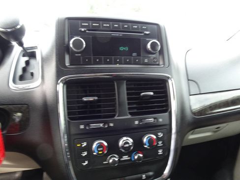 Used 2011 Dodge Grand Caravan Express image 22