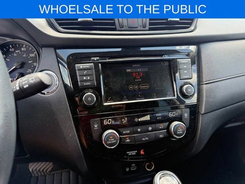 Used 2020 Nissan Rogue SV FWD image 10
