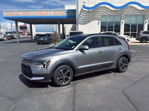Used 2023 Kia Niro EX FWD image 2