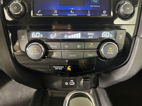 Used 2020 Nissan Rogue SV AWD/4WD image 21