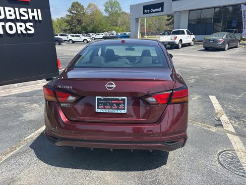 Used 2025 Nissan Altima 2.5 SV FWD image 4